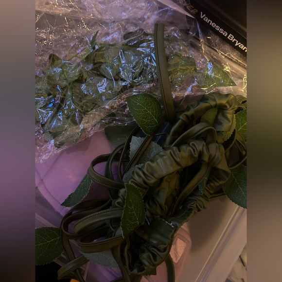 Fake leafs - Picture 2 of 2